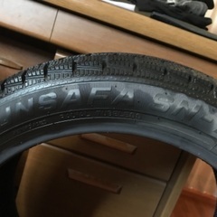 225 45R 18 スタッドレスタイヤの画像