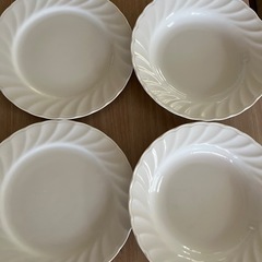 白いお皿
の画像