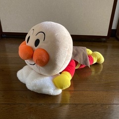 アンパンマン等ぬいぐるみとボールの画像