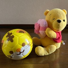 アンパンマン等ぬいぐるみとボールの画像