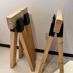 作業台脚　ソーホースブラケットと木材の画像