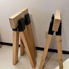 作業台脚　ソーホースブラケットと木材の画像