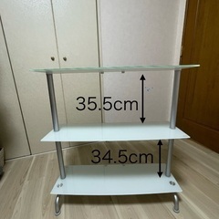 ガラス飾り棚の画像