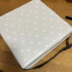 子供用　お食事クッション