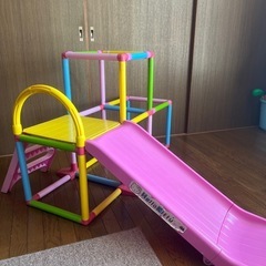 折りたたみ滑り台付きジャングルジムの画像