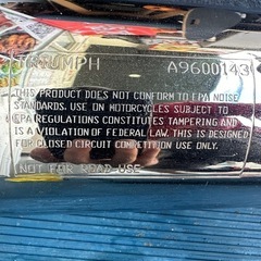 トライアンフ　サンダーバード　スポーツ　サイレンサーの画像