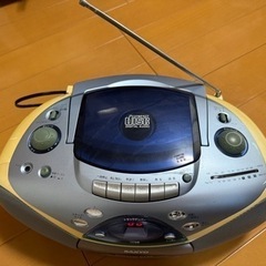 【無料0円】CDポータブルプレイヤー　カセットデッキの画像