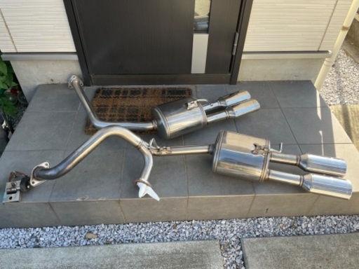 プリウスα  ガナドール　4本出しマフラー