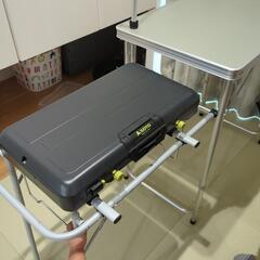 アウトドア用2口コンロと作業台の画像