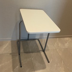 IKEAサイドテーブル
の画像