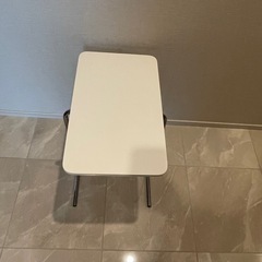 IKEAサイドテーブル
の画像