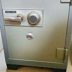 金庫　Lucky safe ダイヤル、鍵式　９０kg　耐火
