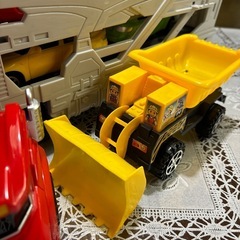 ★9/20金まで出品　トランスフォームするトレーラー　男の子　おもちゃ　ダンプカーの画像