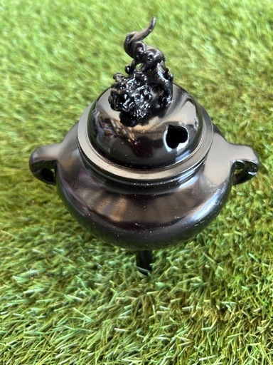 青銅製. 獅子香炉