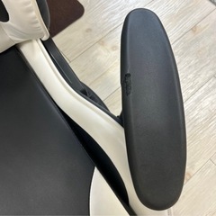 ゲーミングチェア（座椅子）の画像