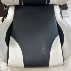 ゲーミングチェア（座椅子）の画像