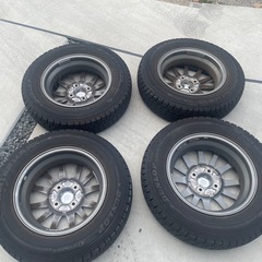 スタッドレスタイヤの画像