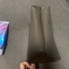 ポーチ レディース ブラウンの画像