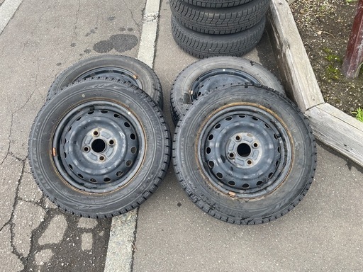 スタッドレスタイヤ　155 70 13