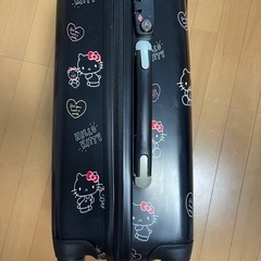 新品　未使用　【ハローキティ】 スーツケース 【S ブラック】 約幅40×奥行20×高さ55c 　ボールペン、電動歯ブラシセットの画像