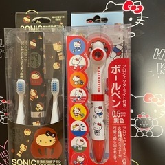 新品　未使用　【ハローキティ】 スーツケース 【S ブラック】 約幅40×奥行20×高さ55c 　ボールペン、電動歯ブラシセットの画像