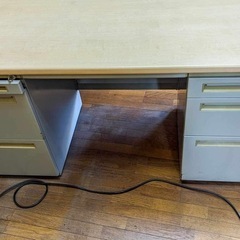 ビジネスデスク、天板に一部傷ありの画像