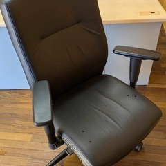ビジネスチェア、サイドが少し朽ちていますの画像