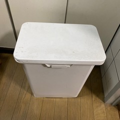 無印良品ゴミ箱（蓋付き）
