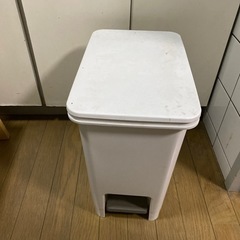 無印良品ゴミ箱（蓋付き）の画像