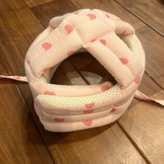 赤ちゃん　頭ごっつん防止の帽子