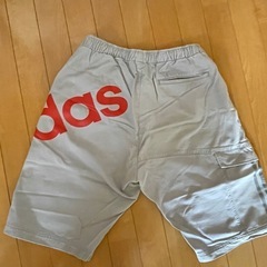 adidas半ズボンの画像