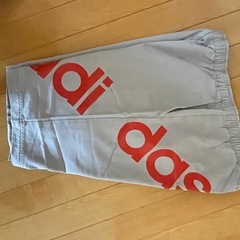adidas半ズボンの画像