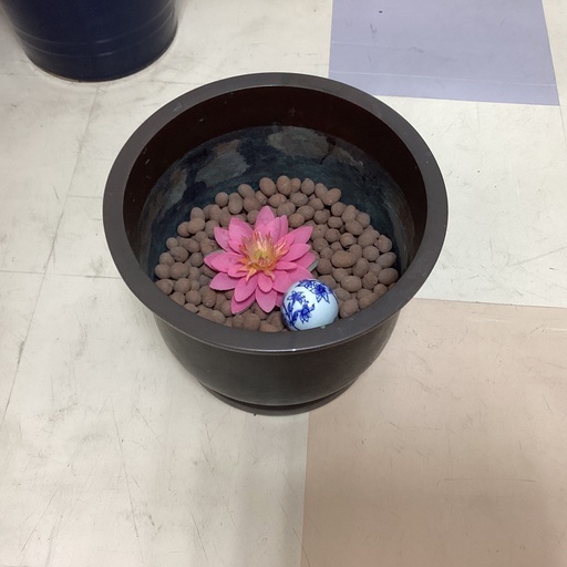 銅製の火鉢です