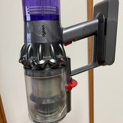 ダイソンコードレスクリーナーV10FF 【動きますがジャンクとします】の画像