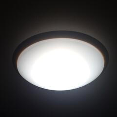 LED直付け照明器具　二台