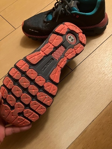 アンダーアーマー　ランニングシューズ27.5センチ
