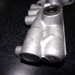 ９５系プラド　185系ハイラックスサーフ　ブレーキマスターシリンダーのみ　社外品（新品・未使用）47201-3D360。の画像