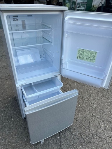 ?☘️大阪市から阪南市まで配達設置無料?シャープ冷蔵庫137L?保証有り