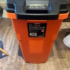大型ゴミ箱　
新品未使用　トラスコ　キャスターペール90L