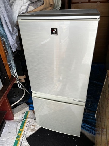 Sharp 137L 冷蔵庫　2013年