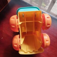 プラスチックのトラック、小さなお子様に。の画像