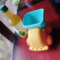 プラスチックのトラック、小さなお子様に。