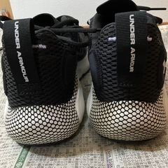 UNDER ARMOUR（アンダーアーマー　ホバーレベナントスニーカー）の画像