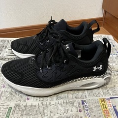 UNDER ARMOUR（アンダーアーマー　ホバーレベナントスニーカー）の画像