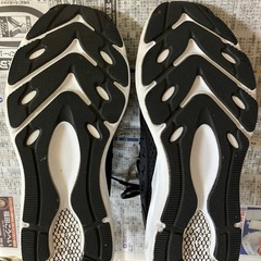 UNDER ARMOUR（アンダーアーマー　ホバーレベナントスニーカー）の画像