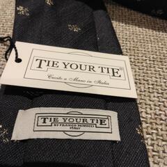 TIE YOUR TIE 👔のネクタイ　濃紺にお花柄　新品未使用です。の画像