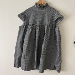 背中のリボンが可愛いトップスです