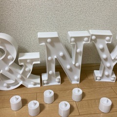 光るオブジェの画像