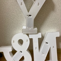 光るオブジェの画像