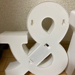 光るオブジェの画像